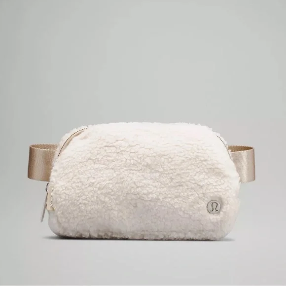 Lululemon Everywhere Belt Bag Fleece Natural Ivory Trench NAIT One Size New NWT - Picture 1 of 5